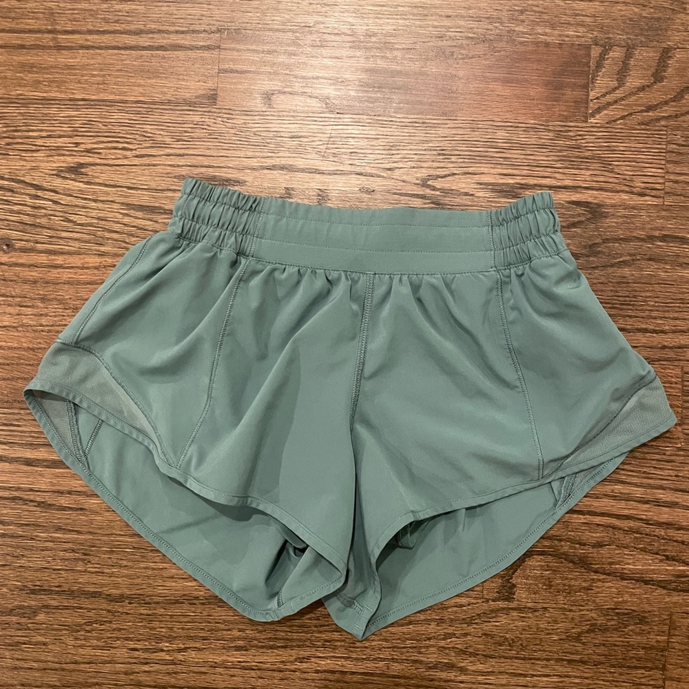 Lululemon Hotty Hot 2.5in shorts